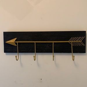 Wall Mounted Hanger